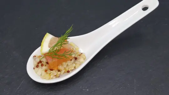 Mini cuillère gourmande de coeur de filet de saumon fumé légumes et agrumes du traiteur Goodee SQY