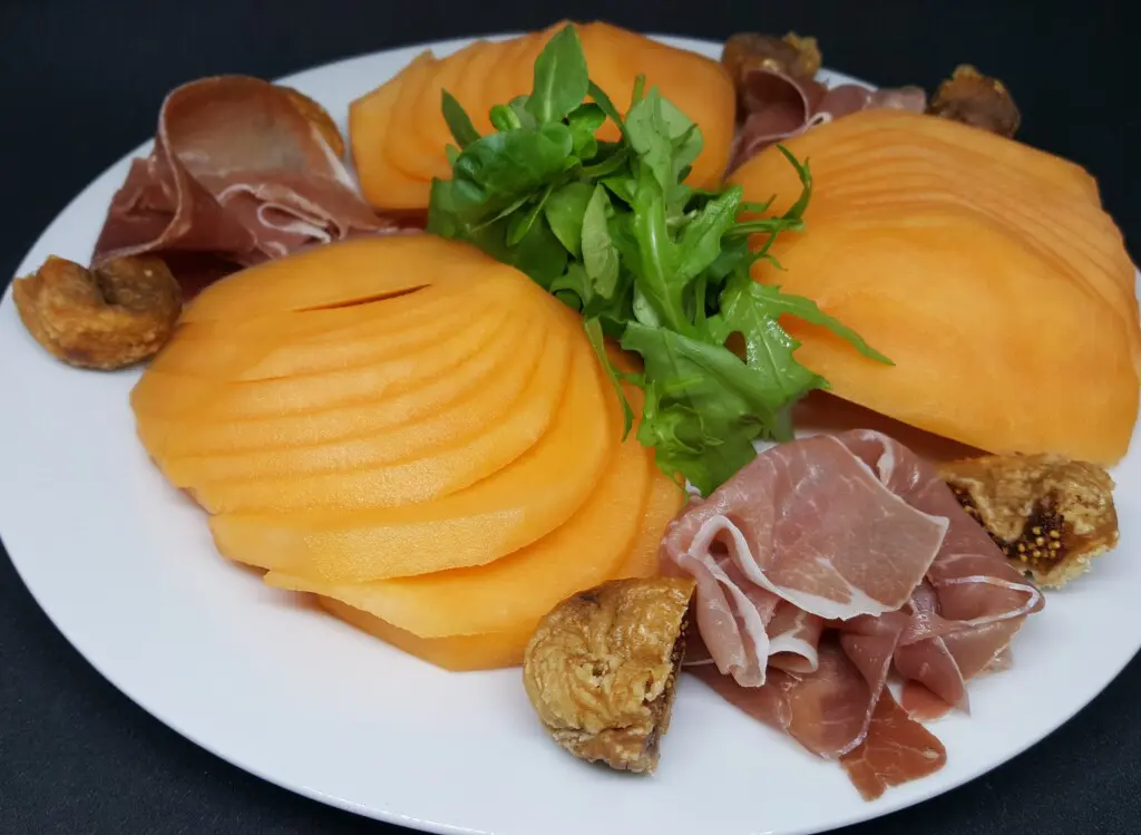Melon à l'Italienne au buffet par le traiteur Goodee SQY à Voisins le Bretonneux