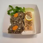 Dos de saumon rôti aux herbes, lentilles cuisinées